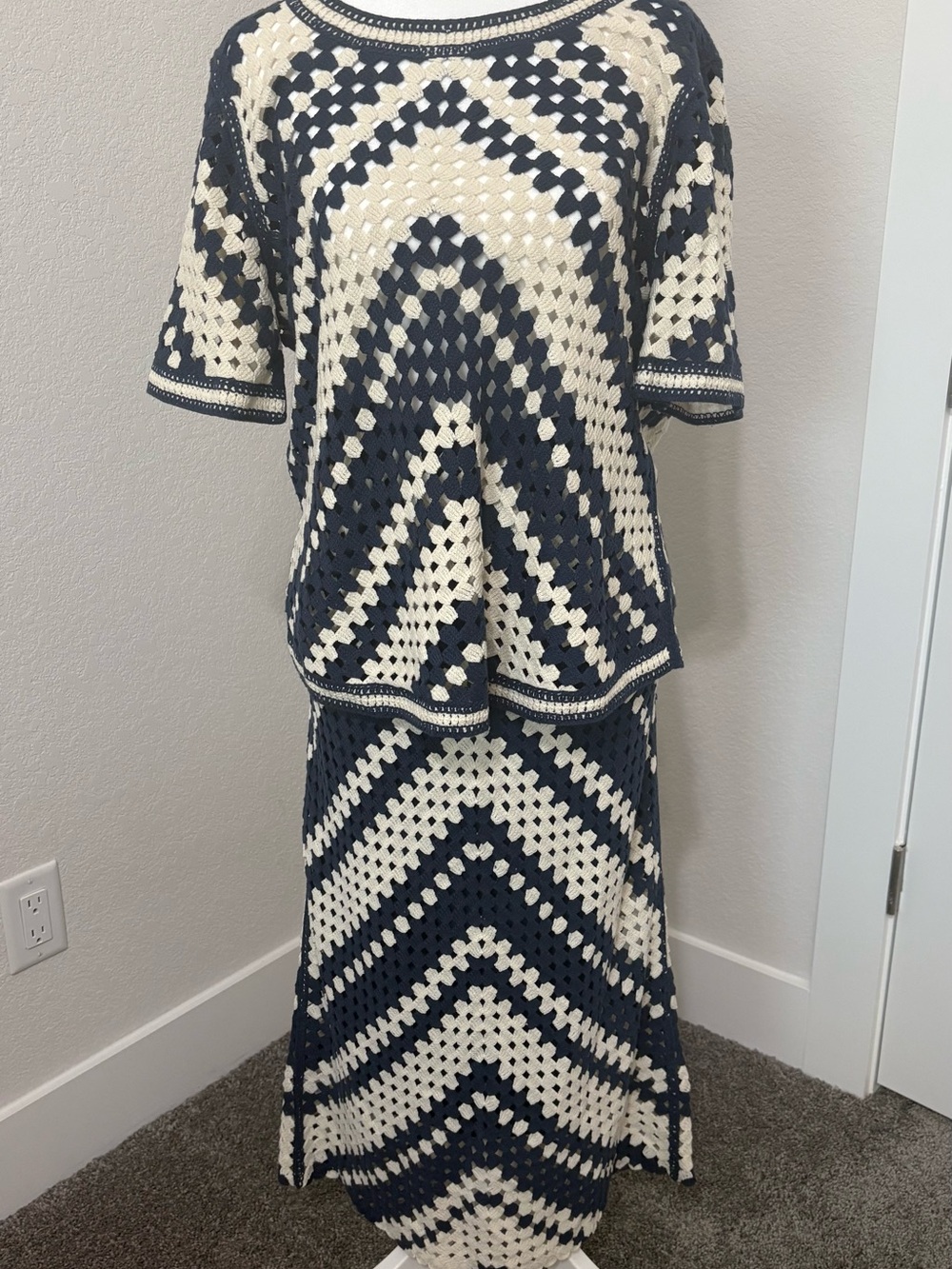 DR2 Cream and Navy Crochet Midi Set
